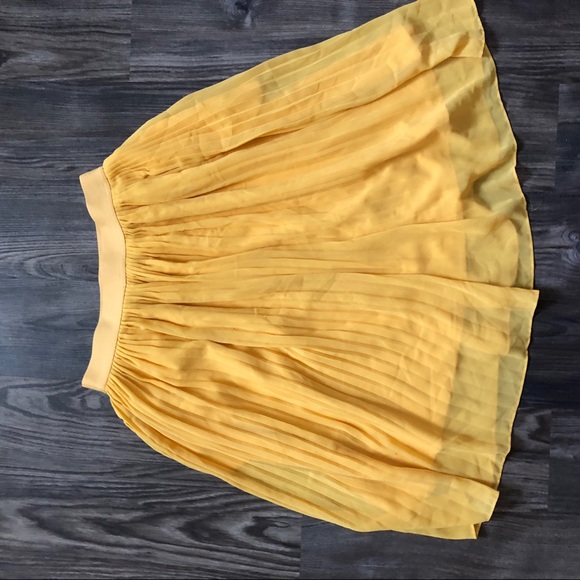 Dresses & Skirts - Yellow Flowy High Waisted Skirt Dresses & Skirts - Yellow Flowy High Waisted Skirt